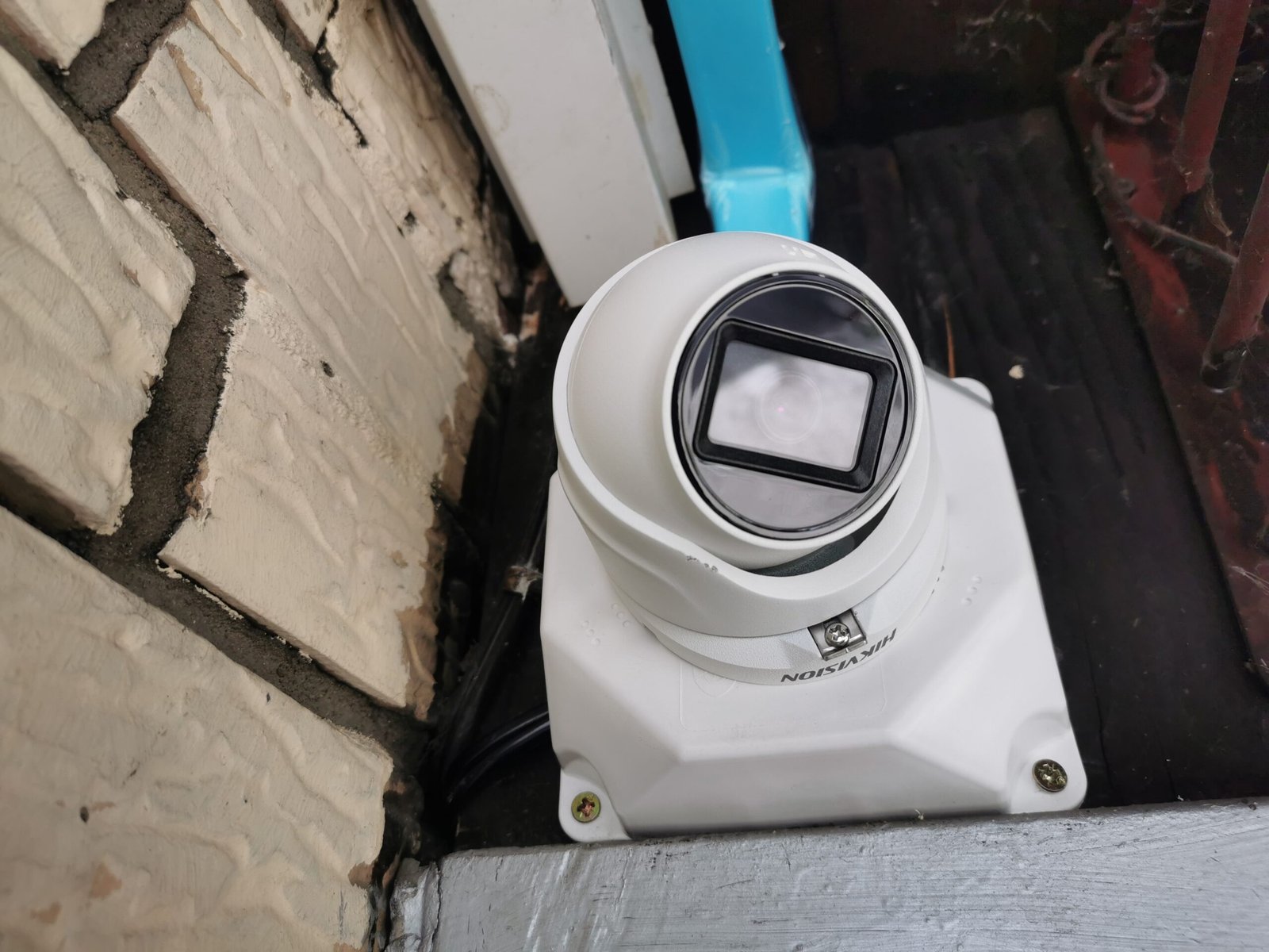 Spartan-Sigurnosni-Sistemi-Hikvision-Dome-Kamera-Cigla-Ugao