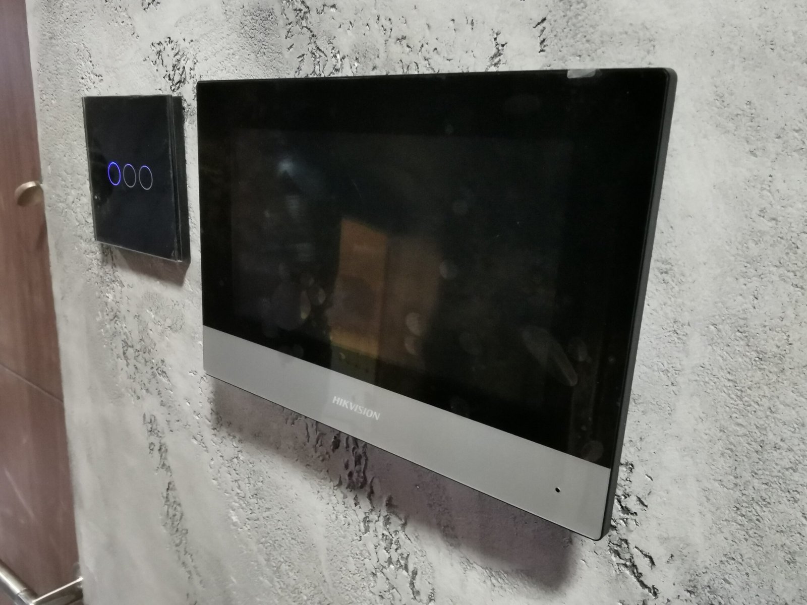 Spartan Sigurnosni Sistemi-Interfon-Panel-HikvisionPametniPrekidac
