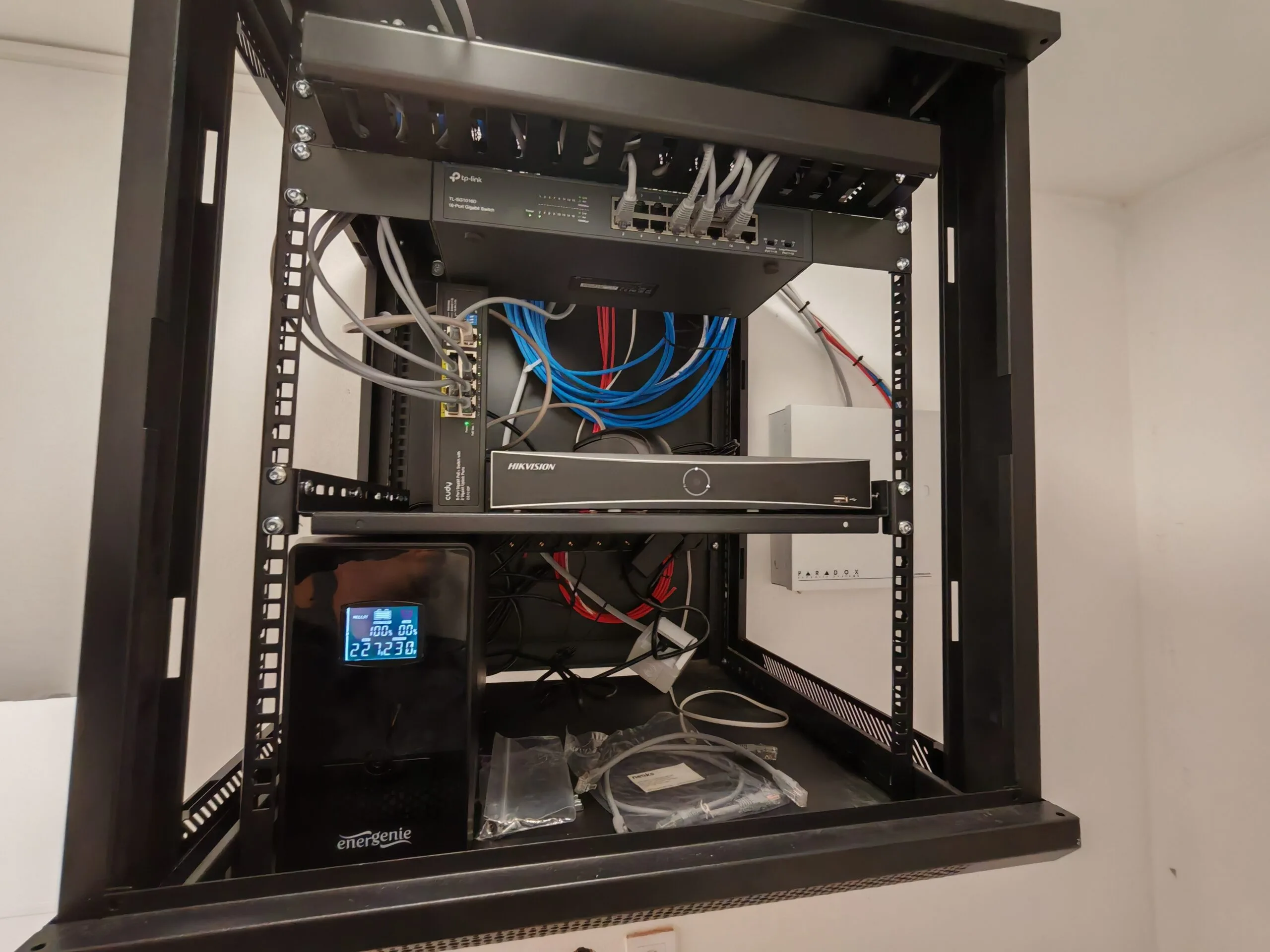Spartan-Sigurnosni-Sistemi-Server-Rek-Hikvision-NVR-TP-Link-Svic-Paradox-Energenie-UPS